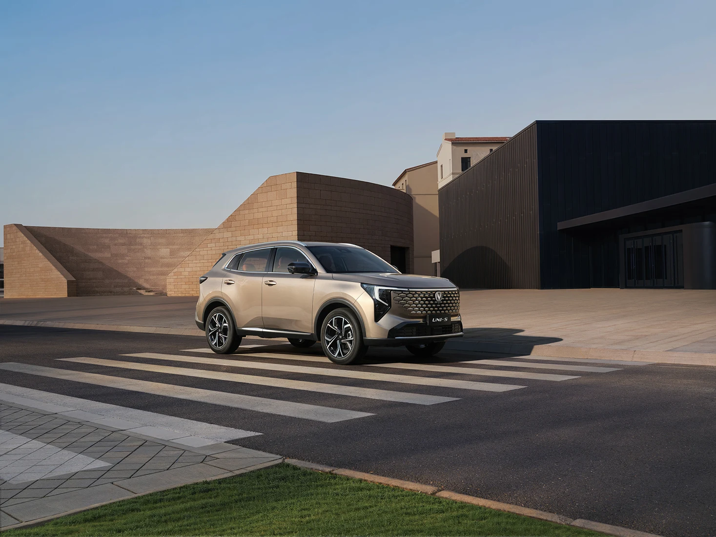 Changan UNI-S: Official international model image; Pakistan final specification and appearance may differ.