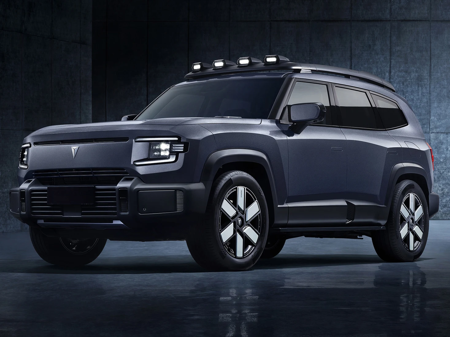 Deepal G318: Official international model image; Pakistan final specification and appearance may differ.