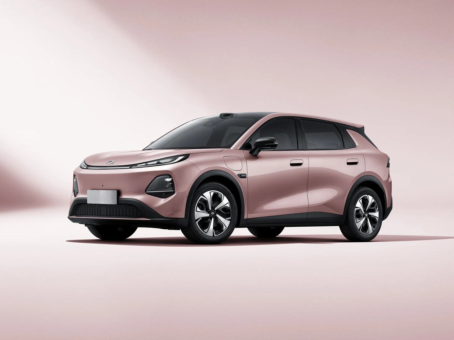 Nevo Q05: Official international model image; Pakistan final specification and appearance may differ.
