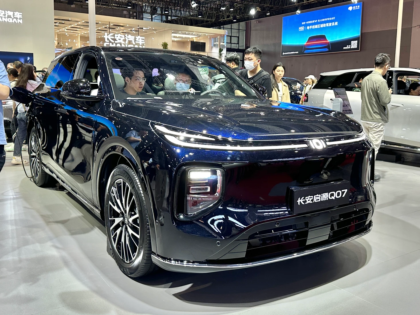 Nevo Q07: International model photograph under CC0 public-domain dedication; Pakistan final specification/appearance may differ.